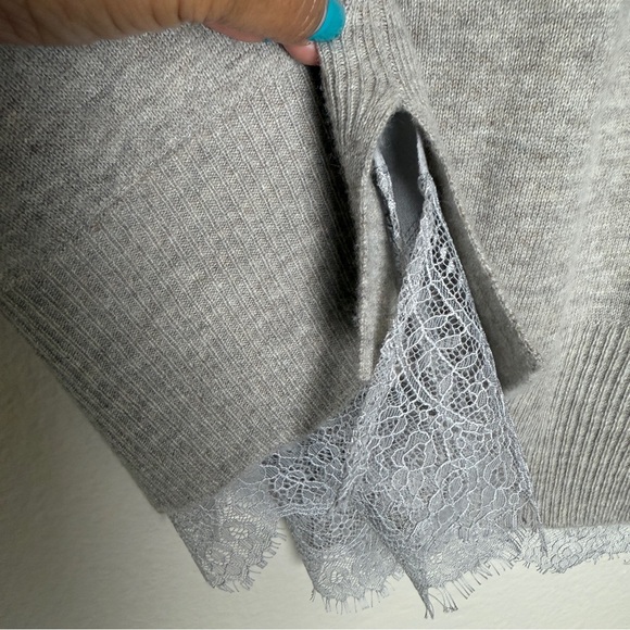 Brochu Walker Gray The Lace Vee Looker Pullover Sweater - Picture 6 of 11